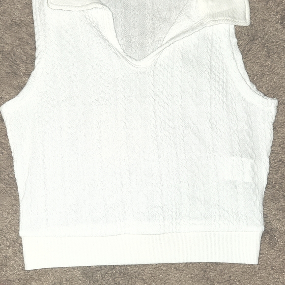 SOLD SHE IN Cream Colored Collared Sleeveless Top - Super Stretchy - Picture 4 of 6